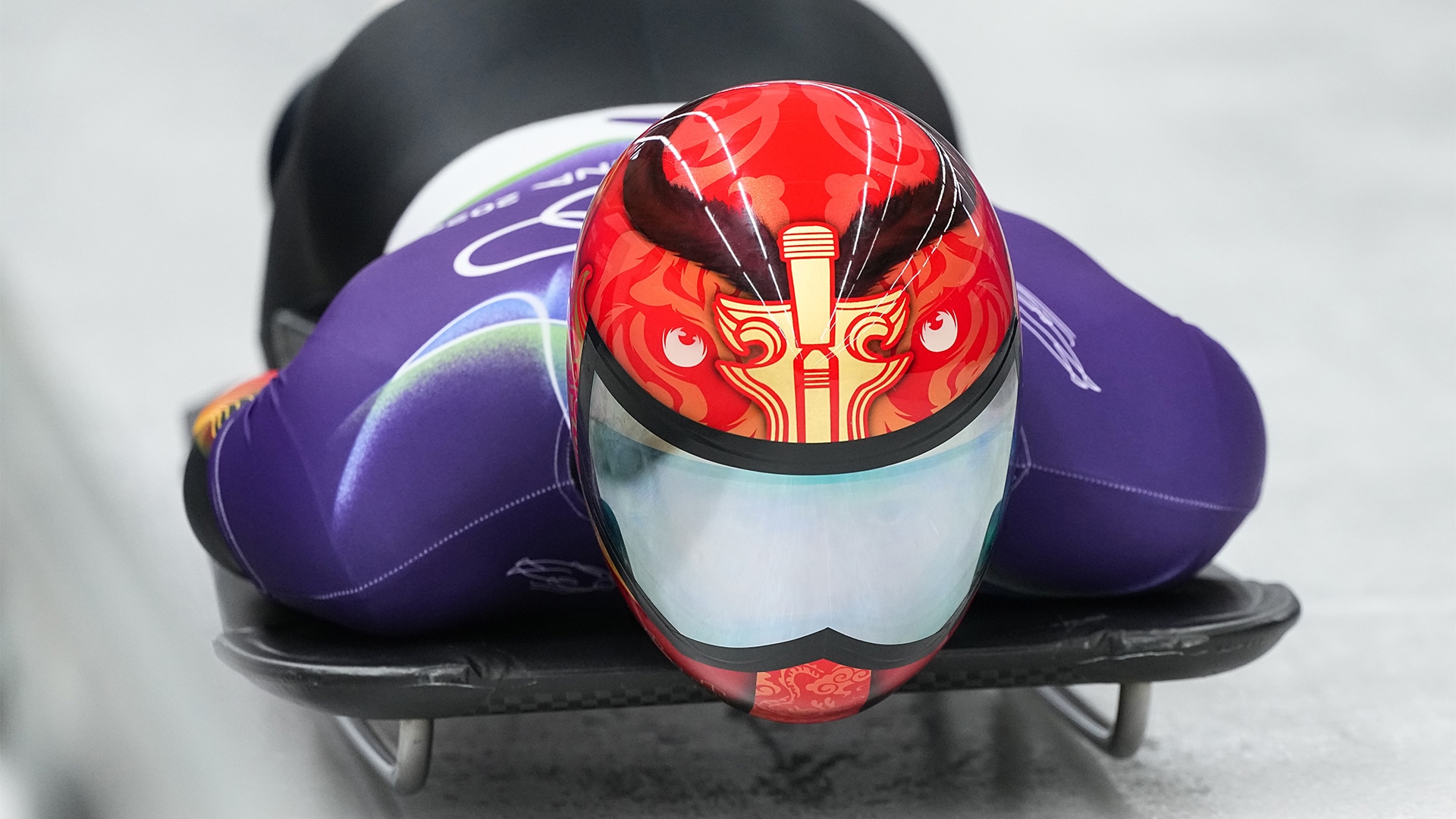 Close-up of Yin Zheng's red and gold helmet