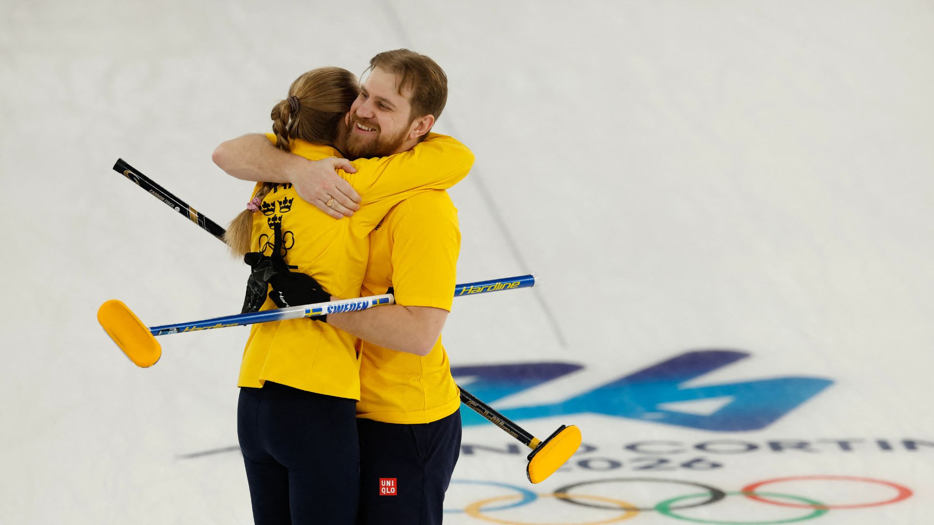 Sweden curlers hug